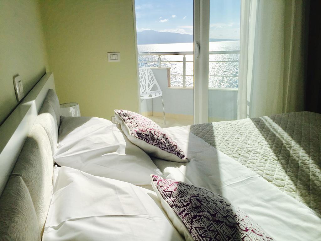 Skyfall Apartment Sarande Ngoại thất bức ảnh