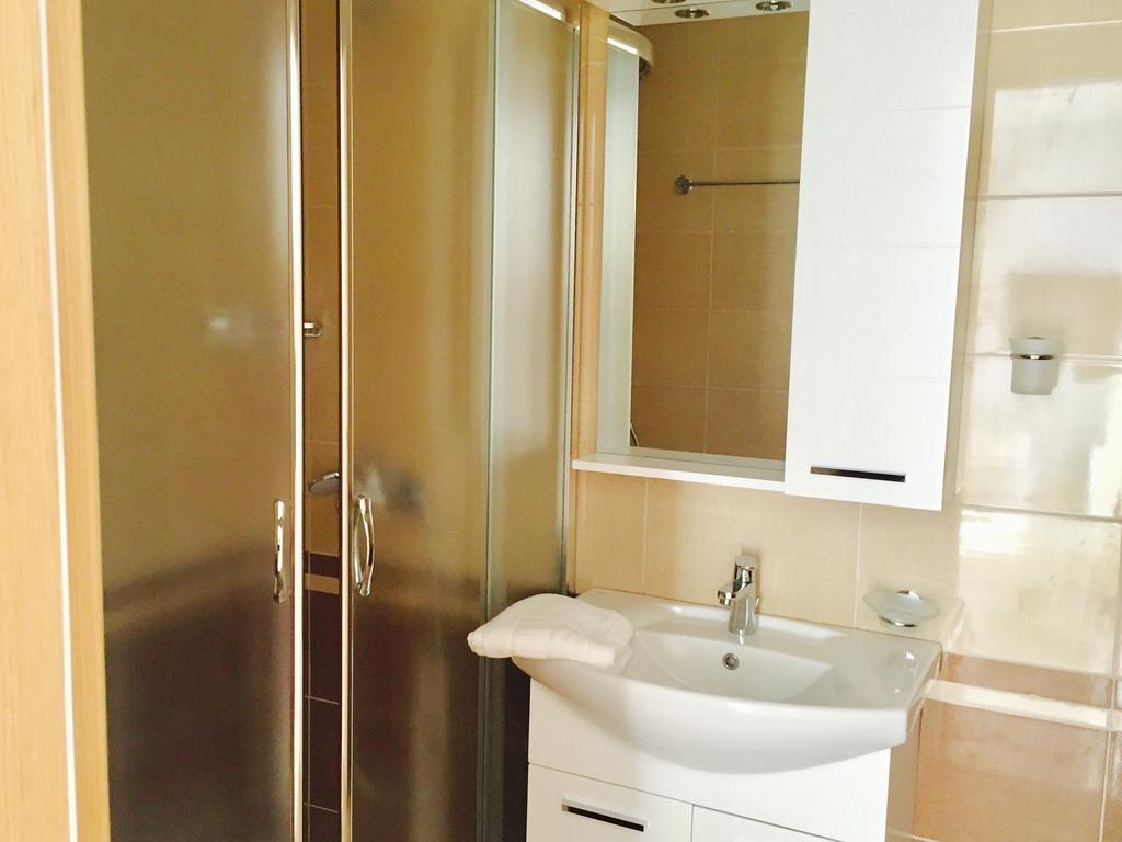 Skyfall Apartment Sarande Ngoại thất bức ảnh